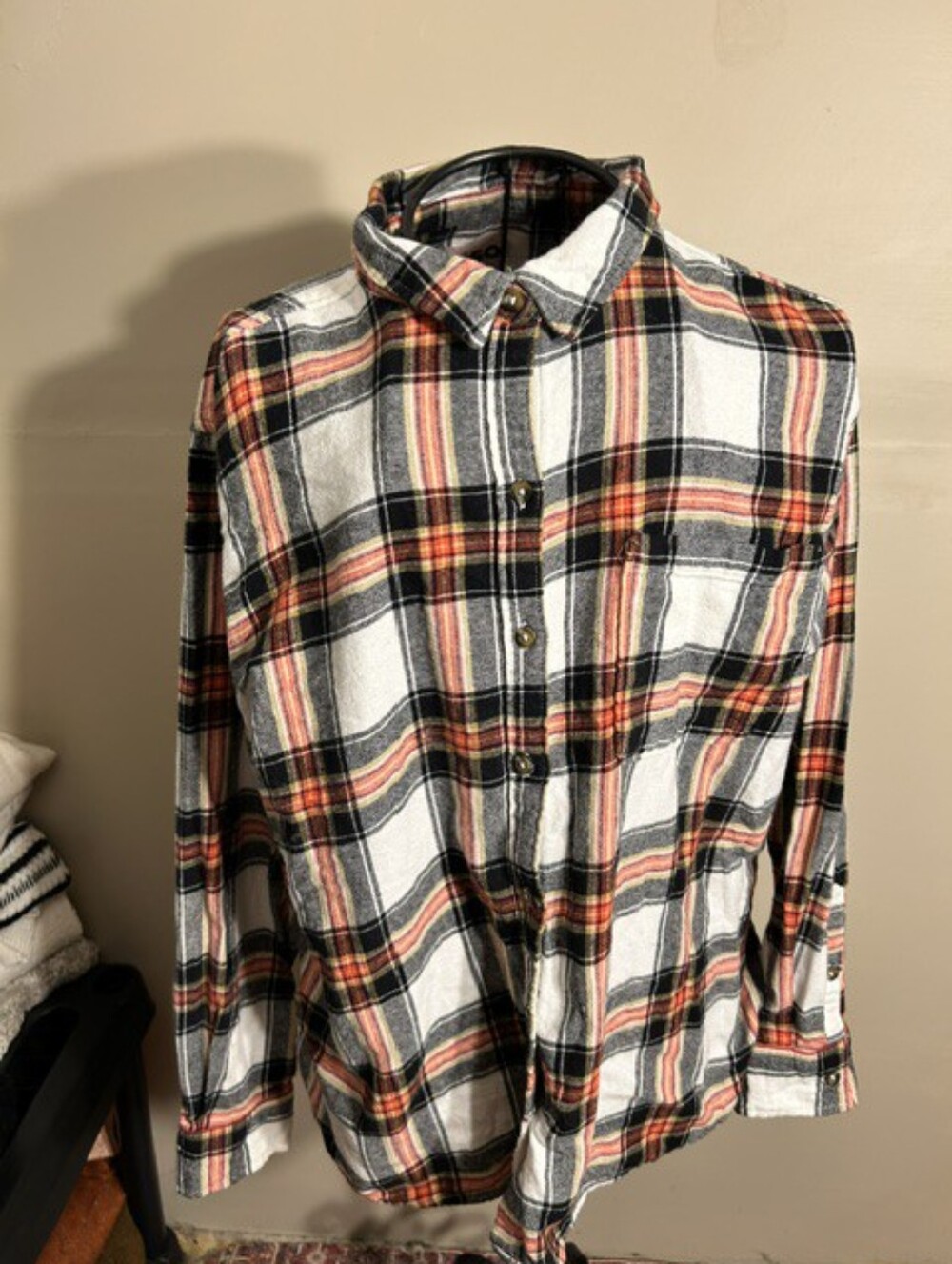 size large womens black red white plaid shirt button up top gorpcore flannel